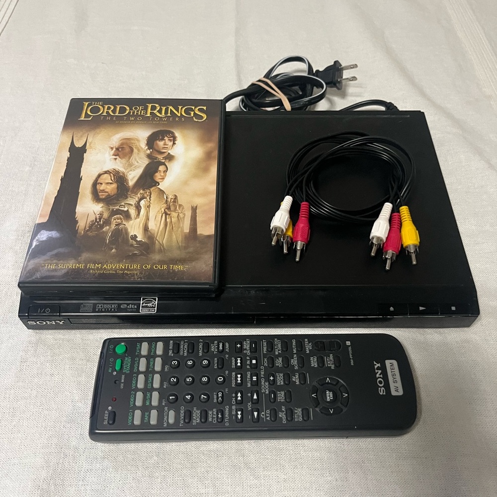 SONY DVP-SR200P CD/DVD Player WITH REMOTE ,VLR CABLE  AND LOR MOVIE . Working